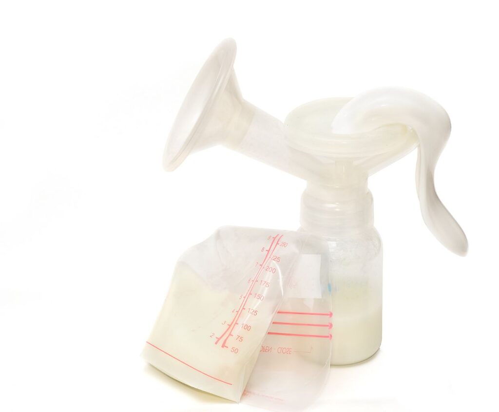 A Guide to Efficiently Pumping Breast Milk Into Storage Bags