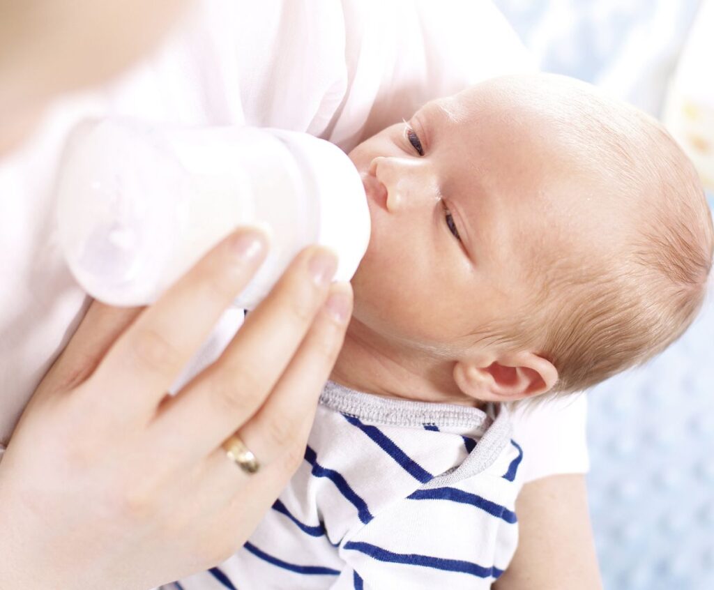 A Guide to Keeping Baby Bottles Warm at Night