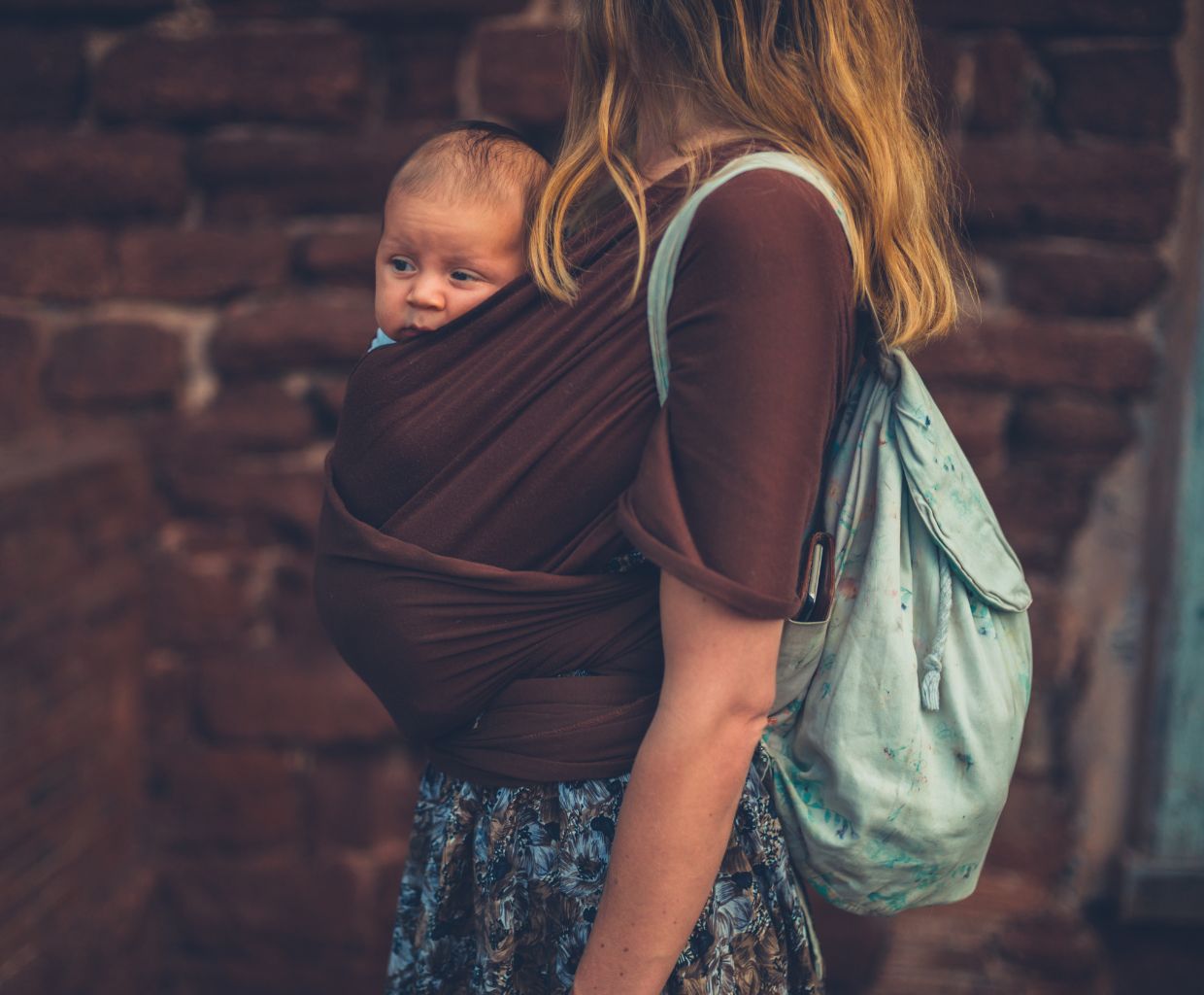 Baby sling - how to carry a baby