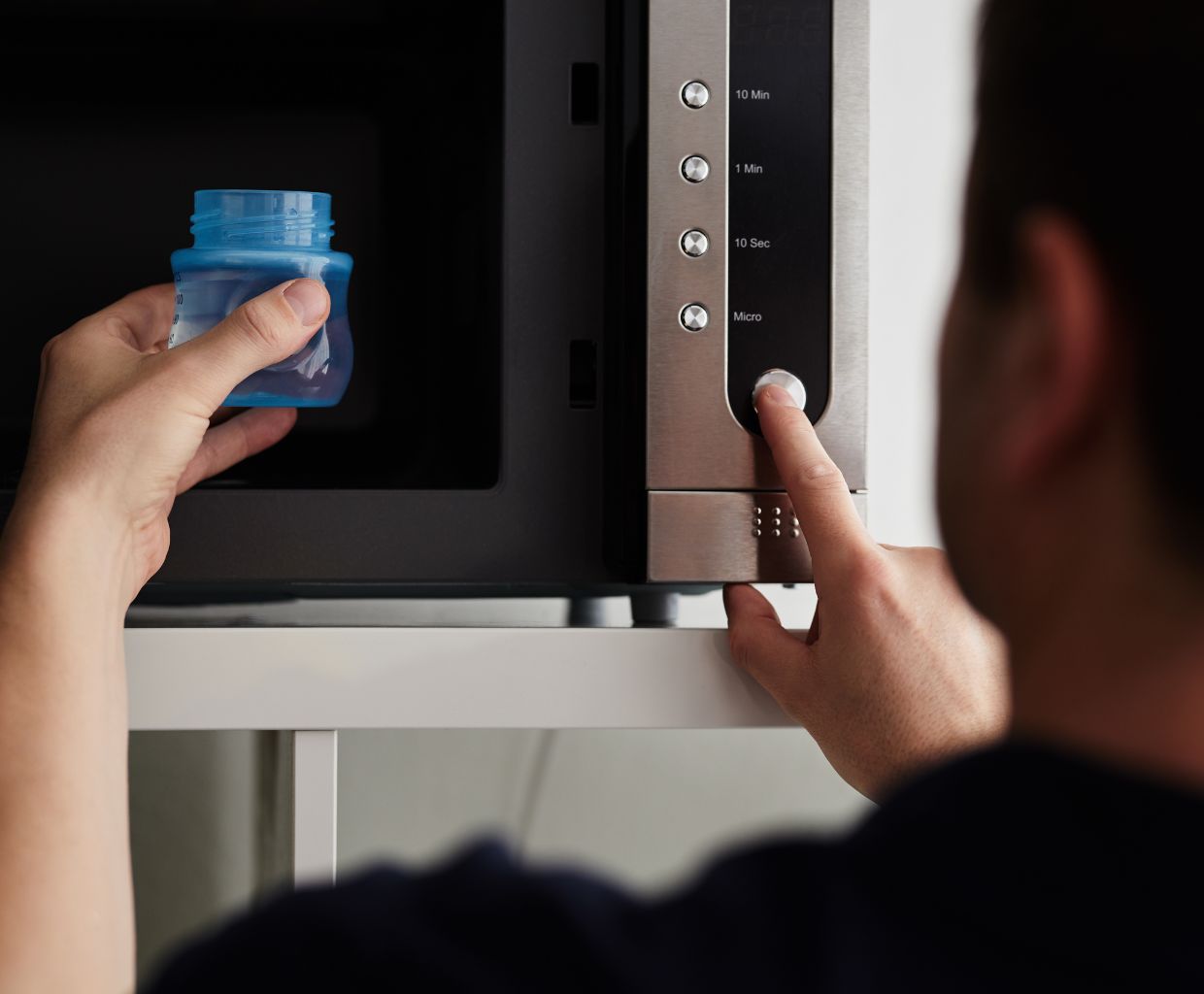 How Long to Heat Up a Baby Bottle in the Microwave?