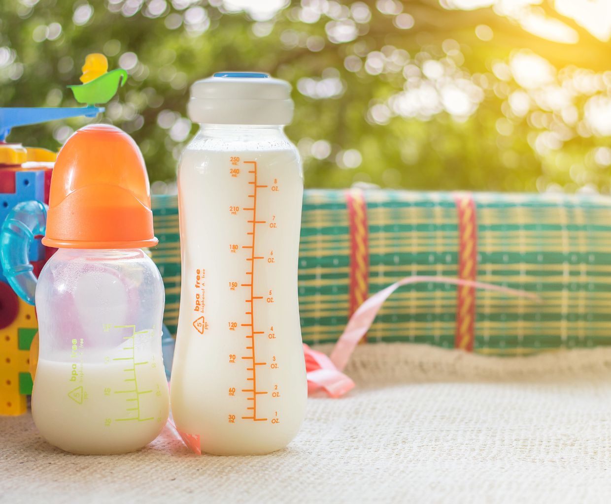 how-to-warm-bottles-on-the-go-breastfeeding-mom