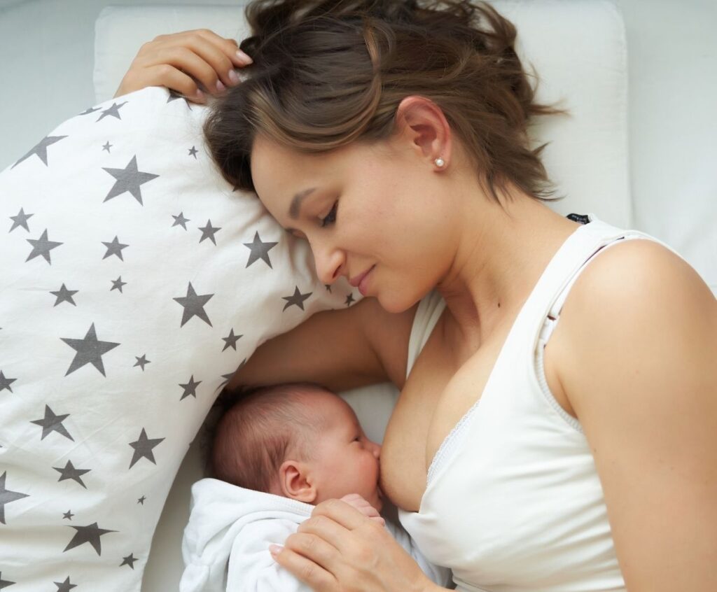 The Role of a Breastfeeding Pillow in Nurturing Moms and Babies
